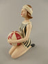 Badefrau mit Ball Figur aus Polystein H. 21cm