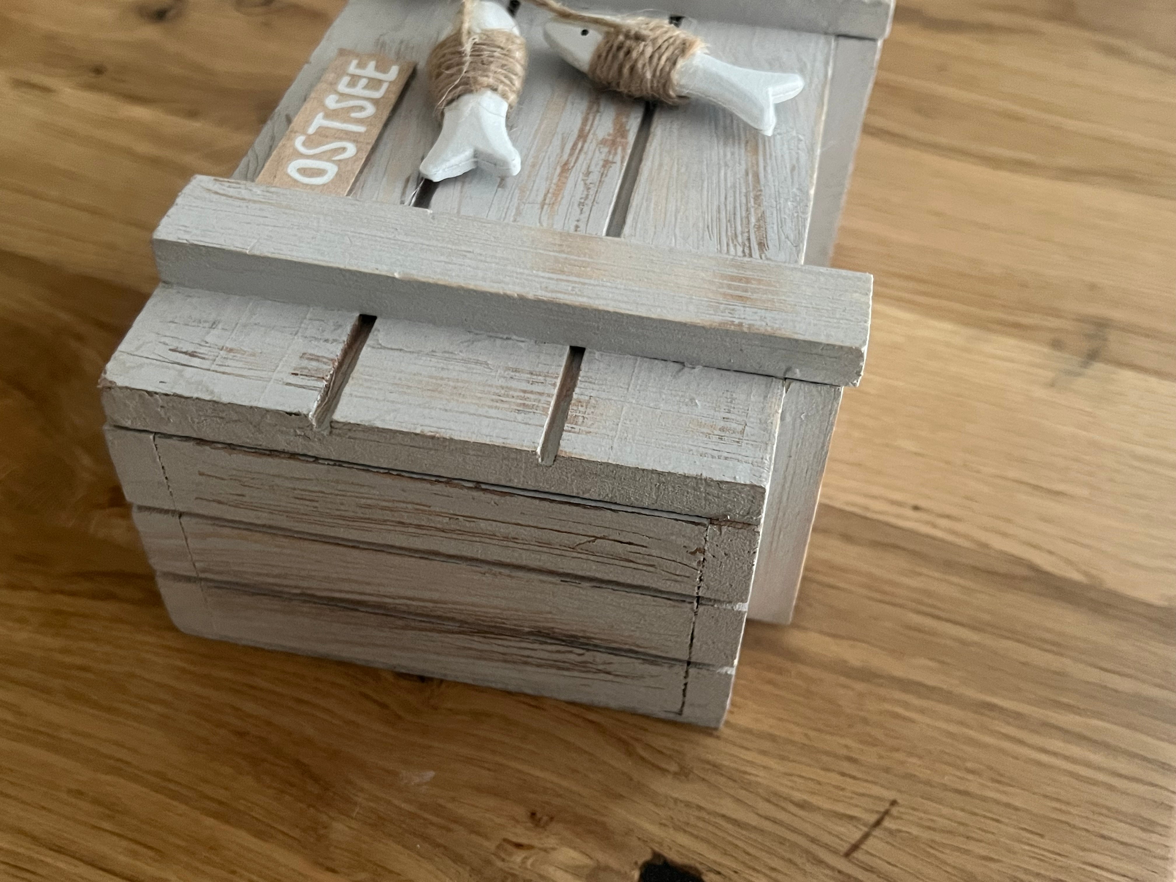 Holz Kiste Truhe mit Fischen Ostsee
