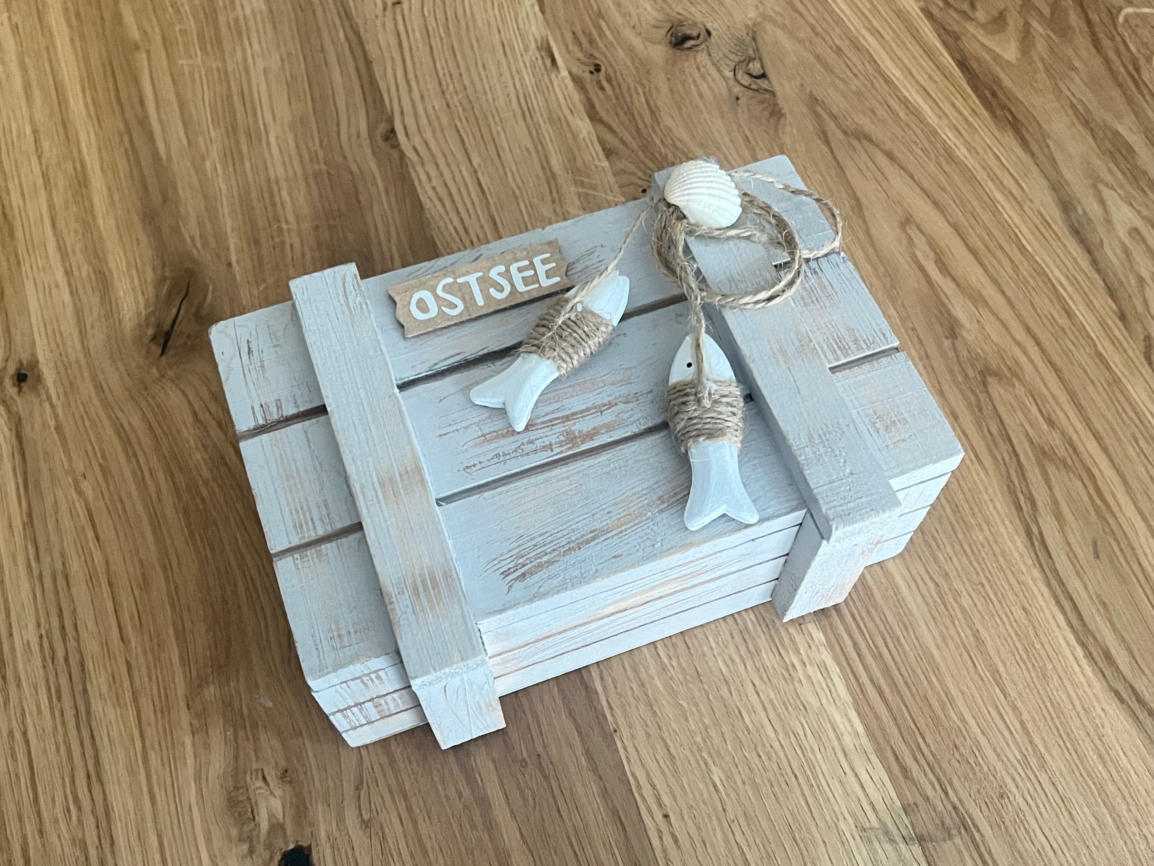 Holz Kiste Truhe mit Fischen Ostsee