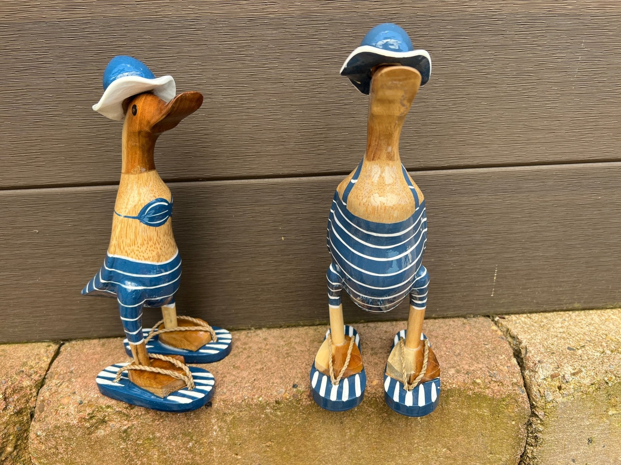 Ente 25 cm blau/weiß mit Badeanzug und Bikini - MEER DEKO