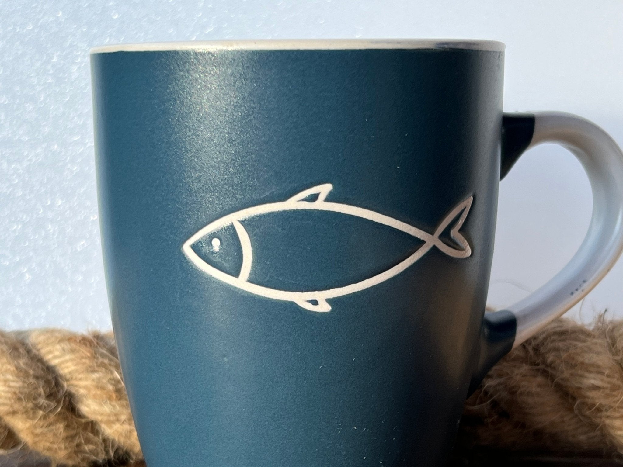 Tasse Fisch blau 330ml Steingut - MEER DEKO